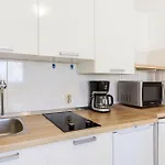 Cozy Home In Valbandon With Kitchen