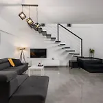 4 Bedroom Lovely Home In Zuzici