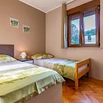 3 Bedroom Cozy Apartment In Banjole