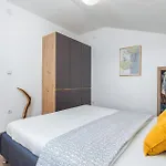 Stunning Apartment In Fazana With Kitchen