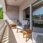 Beautiful Apartment In Pobri With Kitchen
