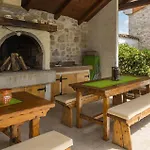Gorgeous Home In Dracevac With Wifi