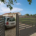 Stunning Home In Buje With Wifi
