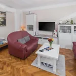 Awesome Home In Visnjan With Kitchen