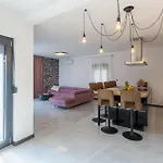 4 Bedroom Beautiful Home In Rovinjsko Selo