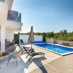 Stunning Home In Pula With Kitchen