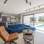 3 Bedroom Stunning Home In Porec