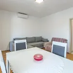 1 Bedroom Amazing Apartment In Funtana