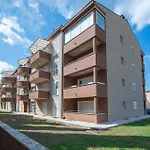 Nice Apartment In Fazana With Kitchen