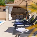 Villa Bozac
