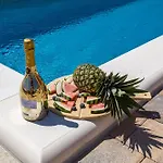 Enchanting Vacation Villas With Pool And Jacuzzi