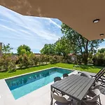 Luxury Home With Terrace And Private Pool