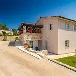 Villa Analucija