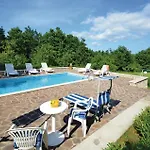4 Bedroom Stunning Home In Jurani