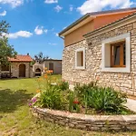3 Bedroom Beautiful Home In Skicini