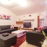 Beautiful Apartment In Fondole With Kitchen