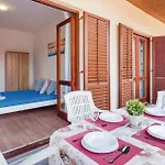 2 Bedroom Cozy Apartment In Rabac
