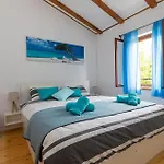 Gorgeous Home In Porec With Wifi