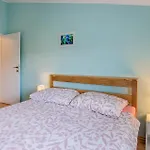 3 Bedroom Gorgeous Apartment In Muntic