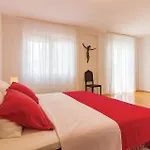 Cozy Home In Medulin With Kitchen