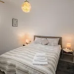 Nice Home In Crveni Vrh With House Sea View