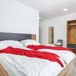 Gorgeous Home In Valbandon
