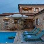 Villa Novel