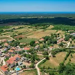 Villa Manovel