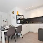 Tranquil And Bright Apartment With Loggia