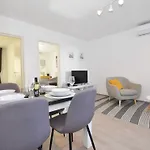 Tranquil And Bright Apartment With Loggia