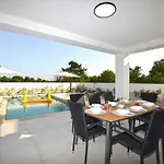 Refined And Inviting Villa In Kanfanar