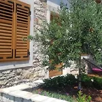 Charming Rooms & Apartments Stelio