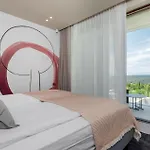 Villa Adoral