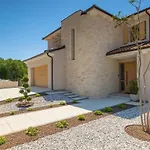 Villa Abies In Rovinjsko Selo - Haus Fuer 8 Personen