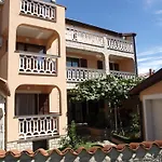 Wohnung In Fazana Mit Grill, Garten Und Terrasse
