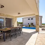 Basilica Villas By Mercado