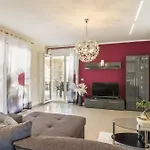 Villa Land