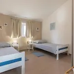 4 Bedroom Cozy Home In Cere