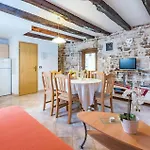 Amazing Home In Visnjan With Wifi