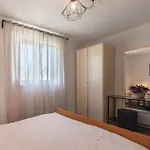 2 Bedroom Amazing Home In Valbandon