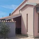 2 Bedroom Amazing Home In Valbandon