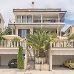 1 Bedroom Cozy Apartment In Rabac