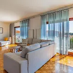 5 Bedroom Awesome Home In Medulin