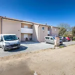 1 Bedroom Cozy Apartment In Barbariga