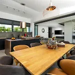 4 Bedroom Stunning Home In Rakalj