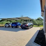 Holiday Home Ron - Spacious Garden