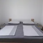 Apartments Tomy - With Free Parking