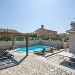 4 Bedroom Awesome Home In Vodnjan