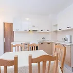 Comfortable Apartment With Terrace And Garden