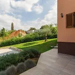 Villa Marina With Pool, Bbq & Parking Near Porec